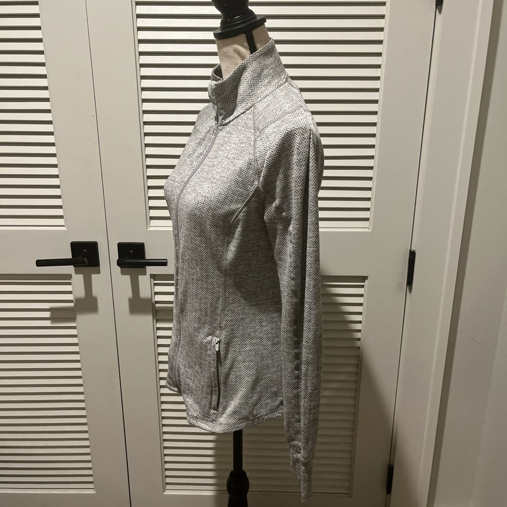 Old Navy Active Black and White Patterned Jacket - Picture 3 of 5